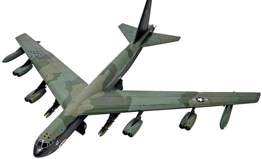 Academy USAF B-52D Stratofortress 1/144 - Kit de Modelo com Bombas M117