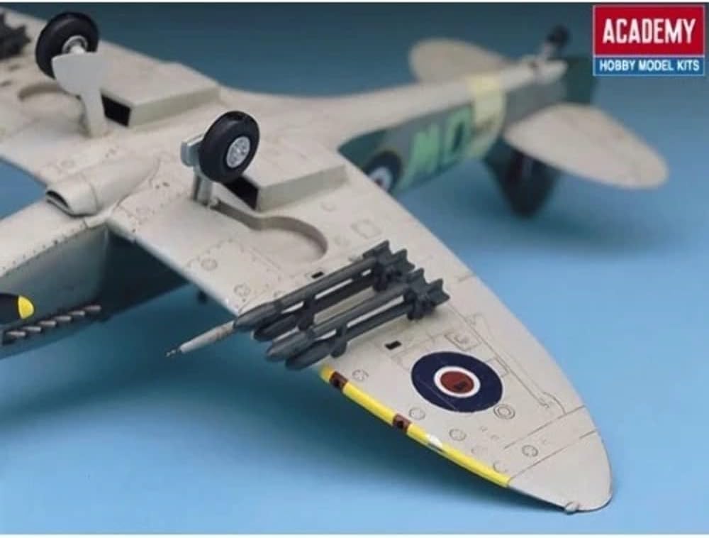 Academy 1/72 Supermarine Spitfire Mk.XIV - Kit de Montagem para Hobby