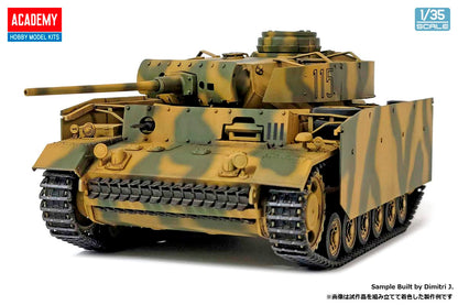 Academy 1/35 Panzer III Ausf.L - Modelo Plástico Batalha de Kursk