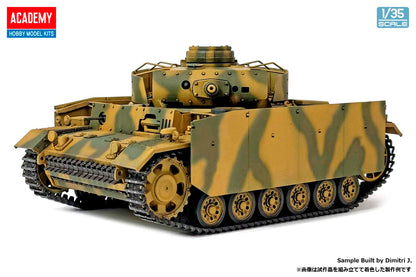 Academy 1/35 Panzer III Ausf.L - Modelo Plástico Batalha de Kursk