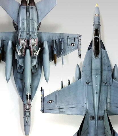 Academy 1/72 F/A-18 USN VF-143 Pukin Dogs - Kit de Montagem para Avião