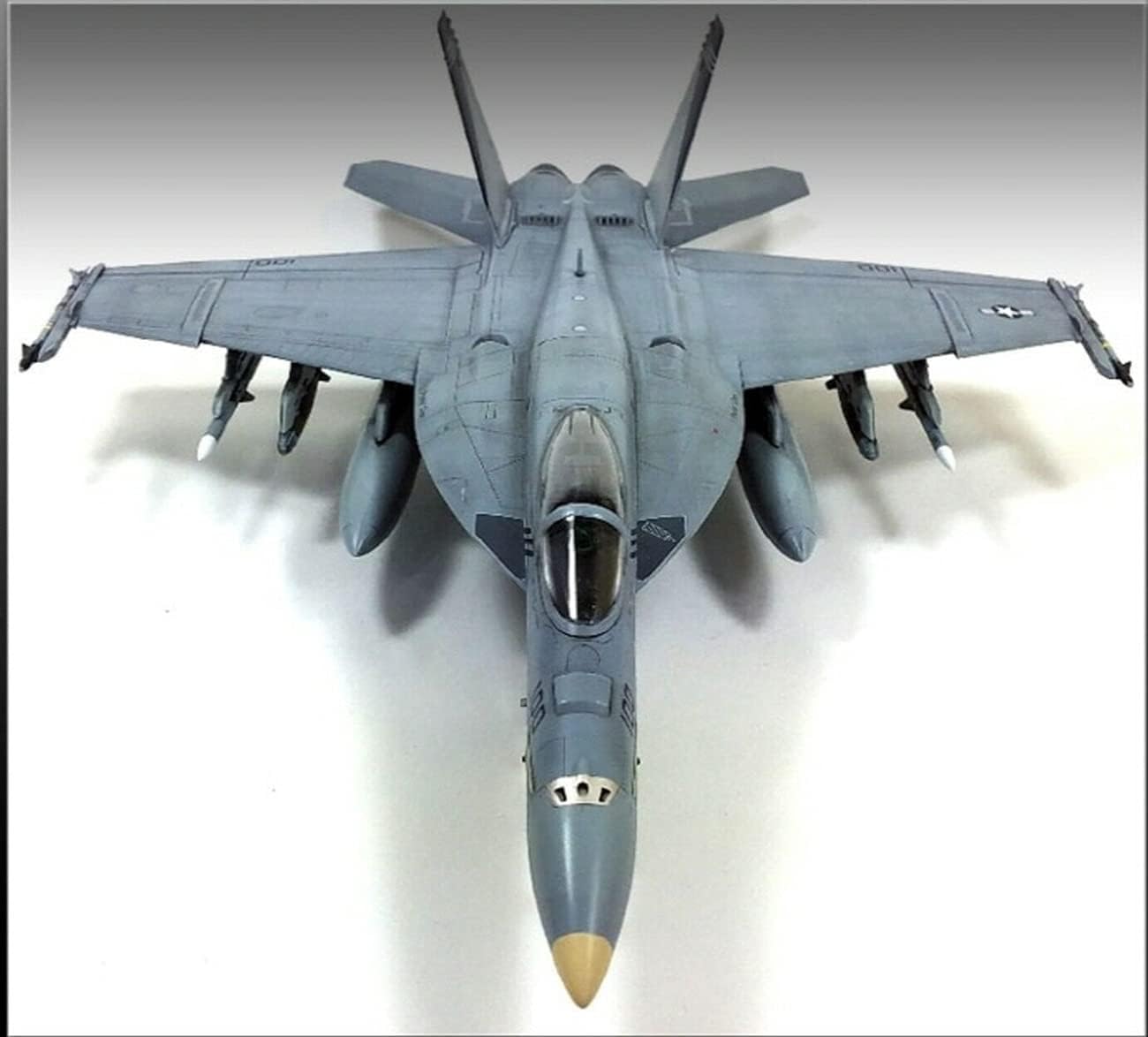 Academy 1/72 F/A-18 USN VF-143 Pukin Dogs - Kit de Montagem para Avião