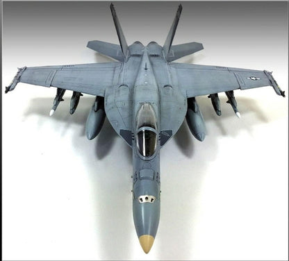 Academy 1/72 F/A-18 USN VF-143 Pukin Dogs - Kit de Montagem para Avião